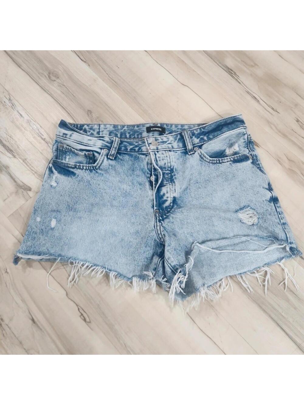 Women's 10 Express‎ Boyfriend Midi Shorts